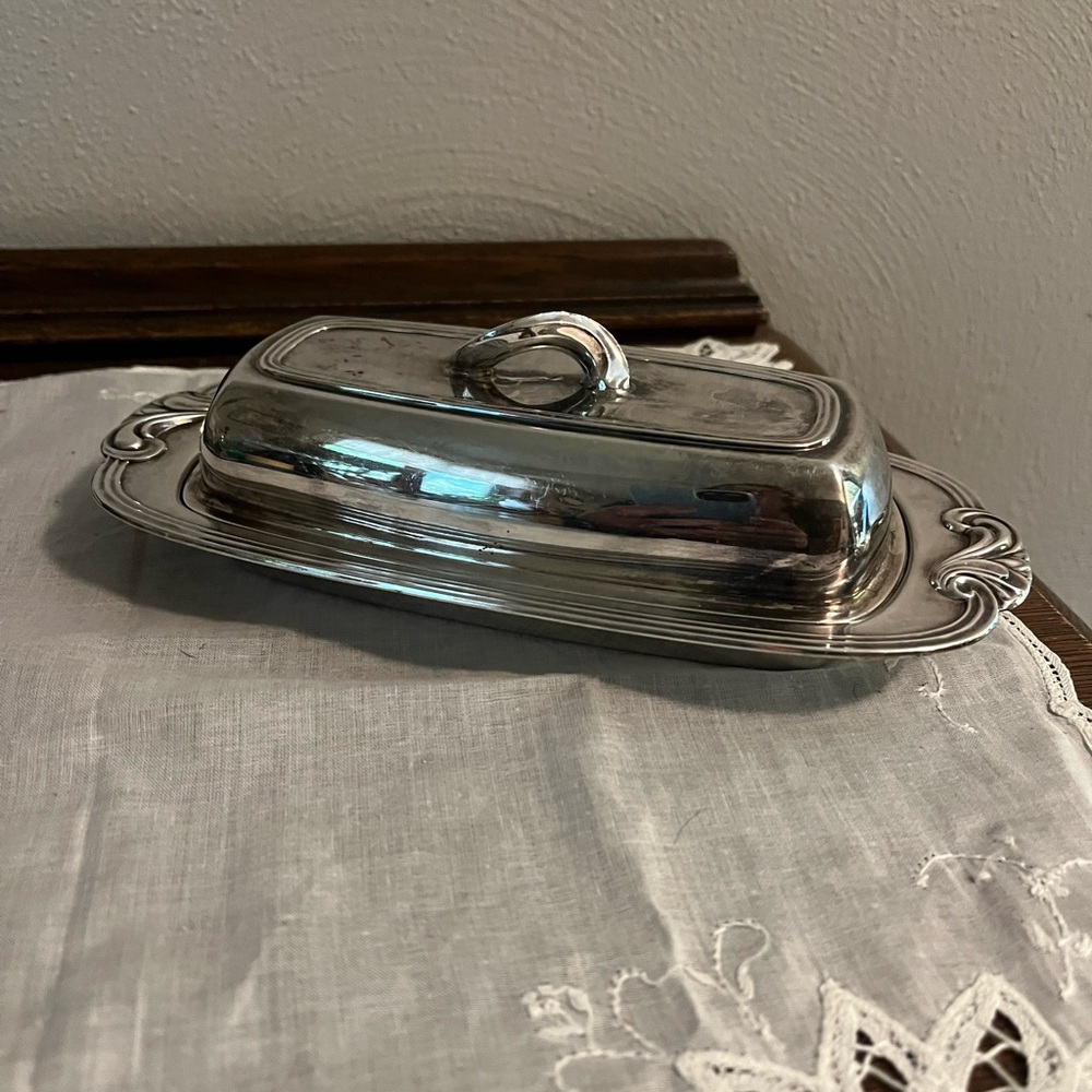 Oneida SilverPlate Butter Dish, includes glass insert